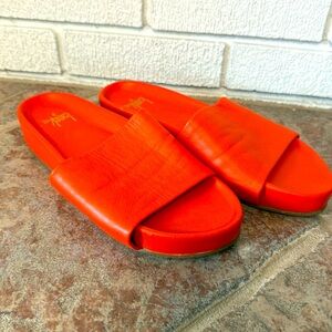 BEEK PELICAN Orange Slides